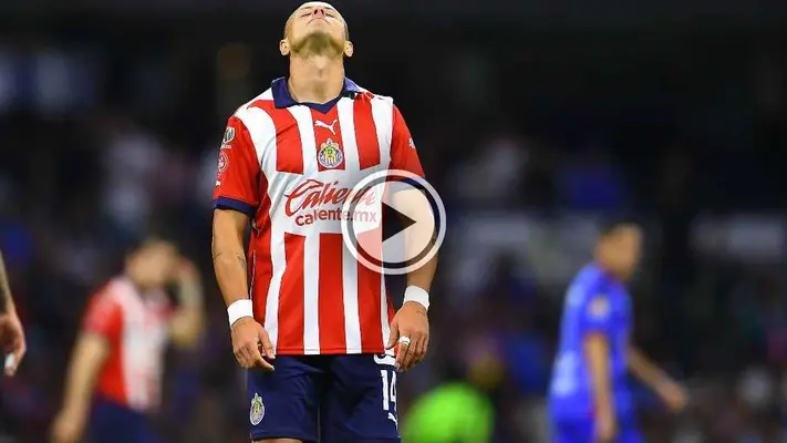 Chicharito Hernández anotó su primer gol con Chivas pero fue anulado por fuera de lugar
