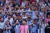 Afición de Rayados pisa playera de Messi; Argentinos se indignan