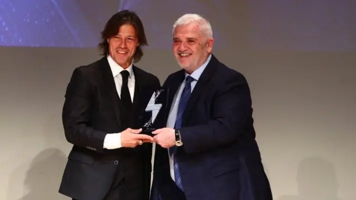 Matías Almeyda del AEK Atenas es elegido mejor técnico del año en Grecia