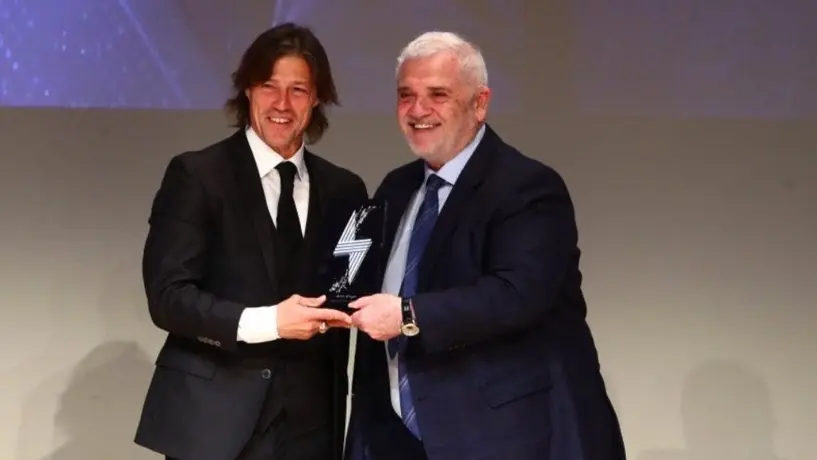 Matías Almeyda del AEK Atenas es elegido mejor técnico del año en Grecia