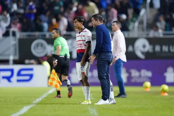 ¡Se calentó! Fernando Gago se encaró con el cuerpo técnico de Mazatlán tras empate ante Chivas