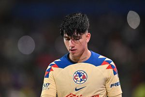 Kevin Álvarez se engancha con aficionado que lo criticó en Twitter