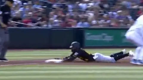 MLB: Jugador de Pittsburgh tiró su celular tras espectacular barrida