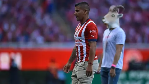 Carlos Salcido es acusado de deber medio millón de pesos por pensión alimenticia
