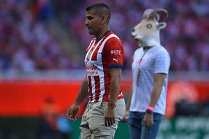 Carlos Salcido es acusado de deber medio millón de pesos por pensión alimenticia