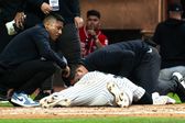 Oscar González de los New York Yankees recibe pelotazo en el rostro en juego vs Diablos