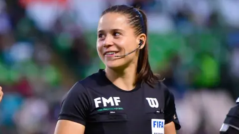 ¡Conmovida! Karen Hernández no pudo contener el llanto tras pitar su primer juego en Liga MX
