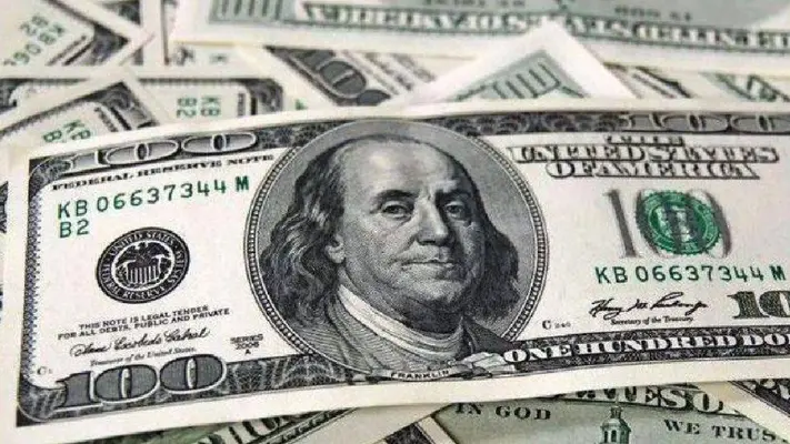 ¿Cambiarás tus dólares? El peso cierra fuerte este viernes 9 de febrero