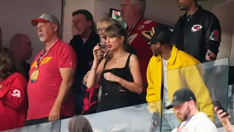 ¡Coincidieron los consuegros! Padres de Taylor Swift y Travis Kelce estuvieron en el Super Bowl
