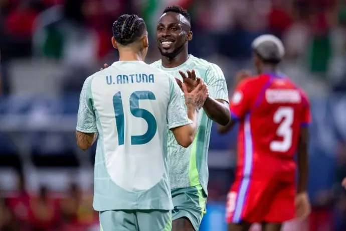 Julián Quiñones, feliz por primera titularidad y primer gol en Selección Mexicana
