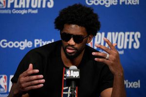 Joel Embiid revela que sufre de parálisis facial