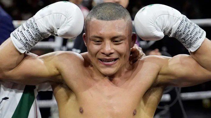 Isaac Pitbull Cruz y los posibles rivales para defender su título superligero de la AMB