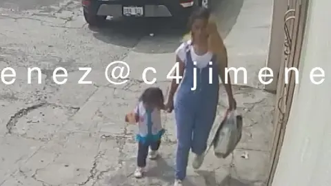 Difunden rostro de la mujer que abandonó a niña con cinco pesos y un pan