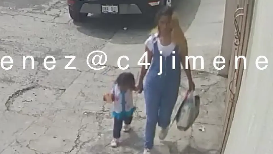 Difunden rostro de la mujer que abandonó a niña con cinco pesos y un pan