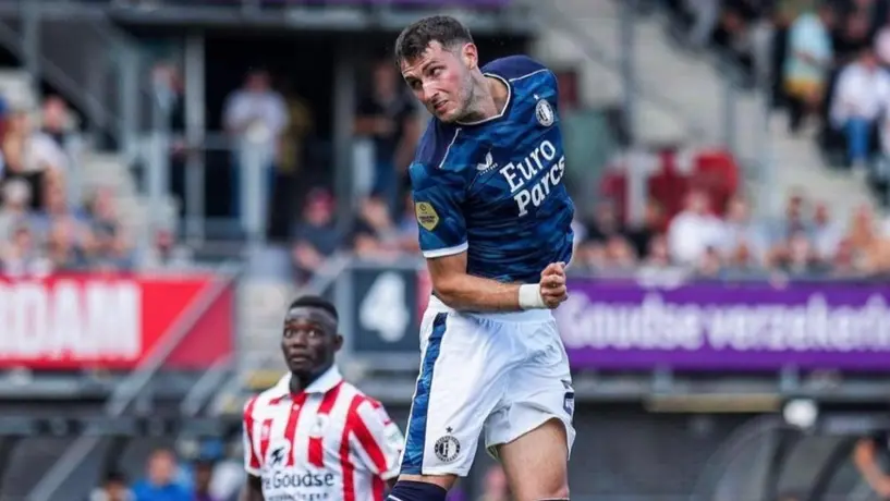 Santiago Giménez recibe dura crítica de leyenda del Feyenoord: "Ya no queda mucho de él"