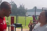 Fan de ‘Chicharito’ viajó desde Hong Kong a Guadalajara para conocer a su ídolo