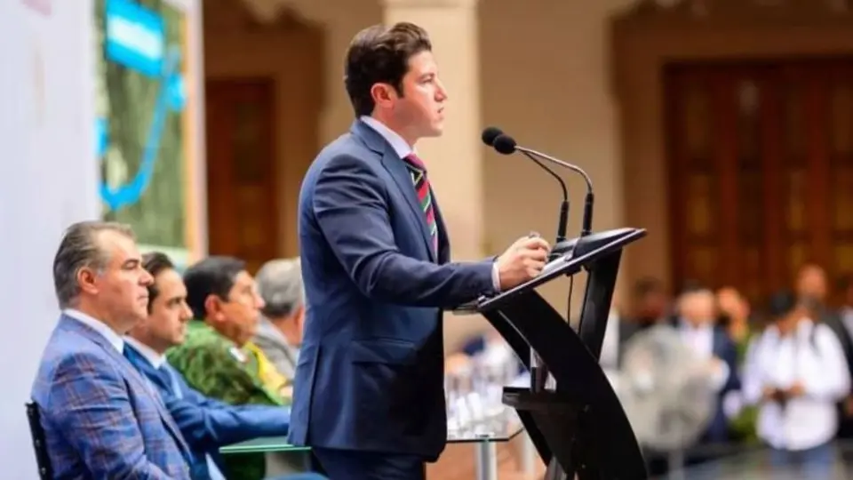 Samuel García: 'Regañó' a las personas que desperdician agua escuchando Julión Álvarez