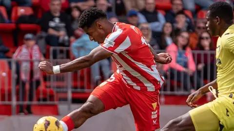 El Almería de César Montes cae ante Villarreal y está muy cerca del descenso matemático