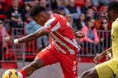 El Almería de César Montes cae ante Villarreal y está muy cerca del descenso matemático
