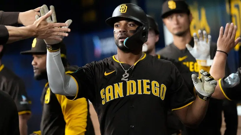 Doble de Cronenworth lleva a Padres a victoria 6-5 sobre Gigantes de Melvin