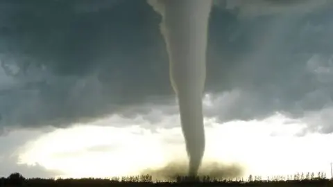 ¡Atención Coahuila y Nuevo León! Protección Civil nos informa sobre la posibilidad de un tornado