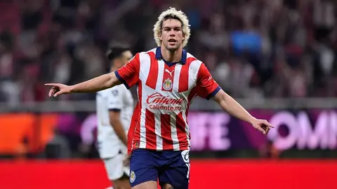 Tunden en redes a TUDN por transmitir enlace en vivo durante gol de Chivas