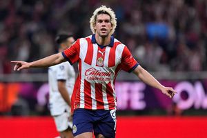 Tunden en redes a TUDN por transmitir enlace en vivo durante gol de Chivas