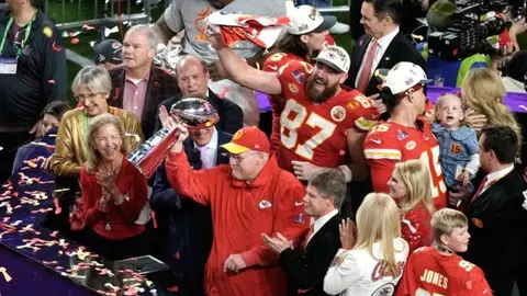 Super Bowl 2024: Travis Kelce aceptó que se equivocó al empujar a Andy Reid