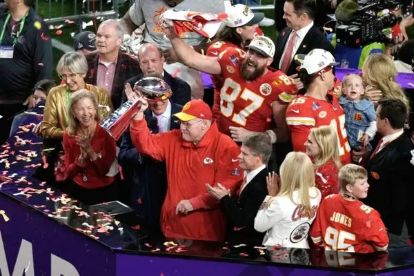 Super Bowl 2024: Travis Kelce aceptó que se equivocó al empujar a Andy Reid