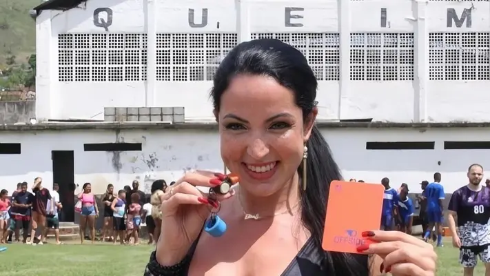 Elisa Sanches abandona el cine para adultos para convertirse en árbitra de futbol
