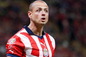 ¡Sin piedad! Ricardo Peláez y Paco Gabriel de Anda 'acaban' a Chicharito por foto en la playa