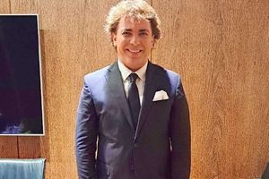Cristian Castro busca terminar la Preparatoria a sus 49 años