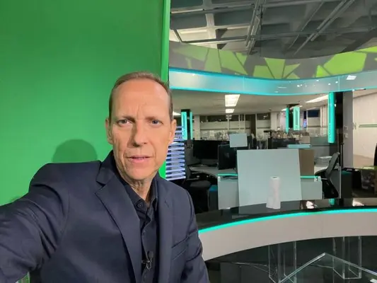 Aficionados mandan mensajes de apoyo a Paco Villa tras reaparición del comentarista de TUDN