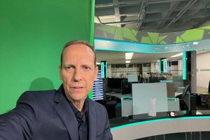 Aficionados mandan mensajes de apoyo a Paco Villa tras reaparición del comentarista de TUDN