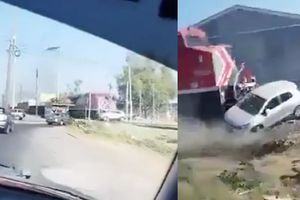 Video: Mujer no logra ganarle el paso al tren con su auto ¡Este fue el resultado!