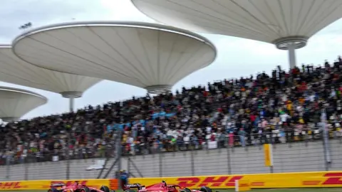 ¡Pelean los Ferrari! Leclerc se quejó de la "agresividad" de Sainz en la sprint del GP de China