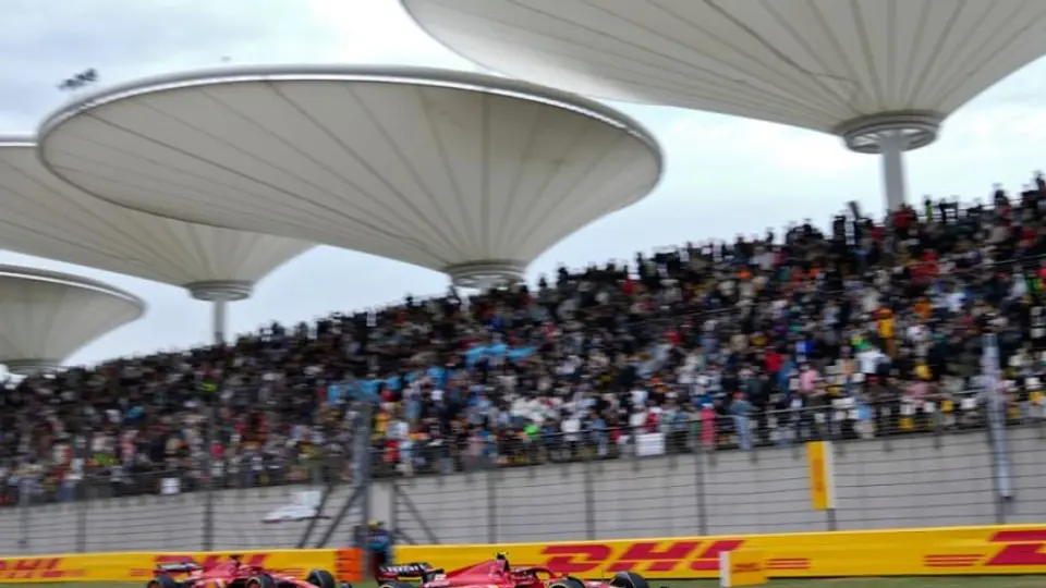 ¡Pelean los Ferrari! Leclerc se quejó de la "agresividad" de Sainz en la sprint del GP de China