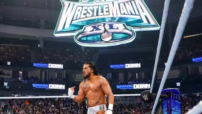 Santos Escobar quiere "acabar" con la historia de Rey Mysterio WrestleMania 40