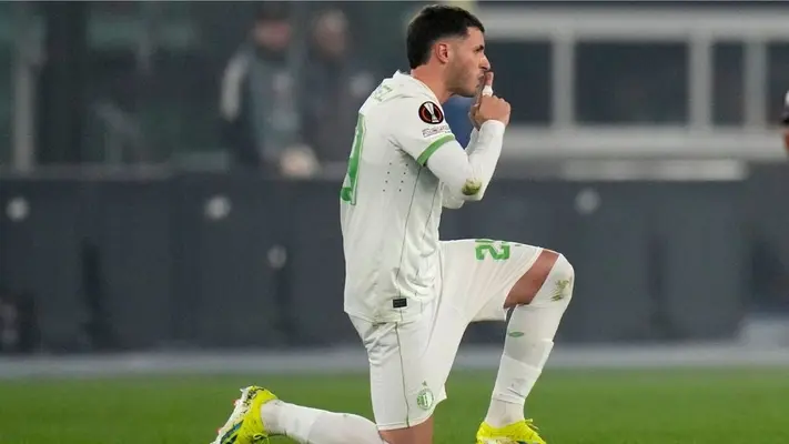 Santiago Giménez responde a las críticas sobre su rendimiento: "Tengo más goles que el año pasado"
