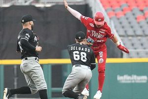 Video: Diablos Rojos y Guerreros de Oaxaca protagonizaron batalla campal