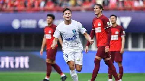 Jesús Godínez ex de Chivas, rescata el empate con su equipo en la Superliga China