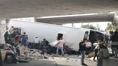 Reportan fuerte accidente en la autopista México-Pirámides