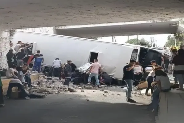 Reportan fuerte accidente en la autopista México-Pirámides