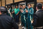 Selección Mexicana recibe serenata en hotel de concentración antes de la Final ante EU