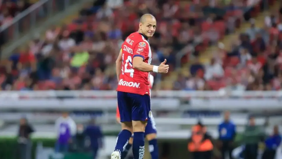 ¿Qué números tiene Chivas en el torneo cuando juega Chicharito vs cuando no juega?
