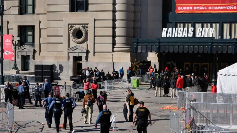 Tiroteo después del desfile de los Kansas City Chiefs empañó festejo por triunfo en Super Bowl