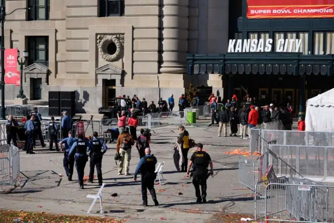 Tiroteo después del desfile de los Kansas City Chiefs empañó festejo por triunfo en Super Bowl