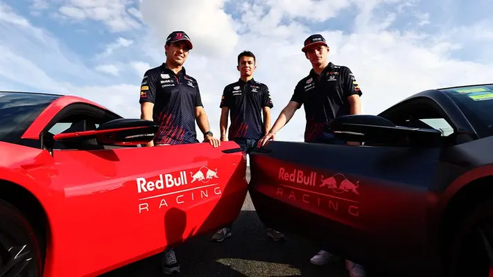 Checo Pérez ya tiene reemplazo en Red Bull: Alexander Albon, según prensa en Gran Bretaña
