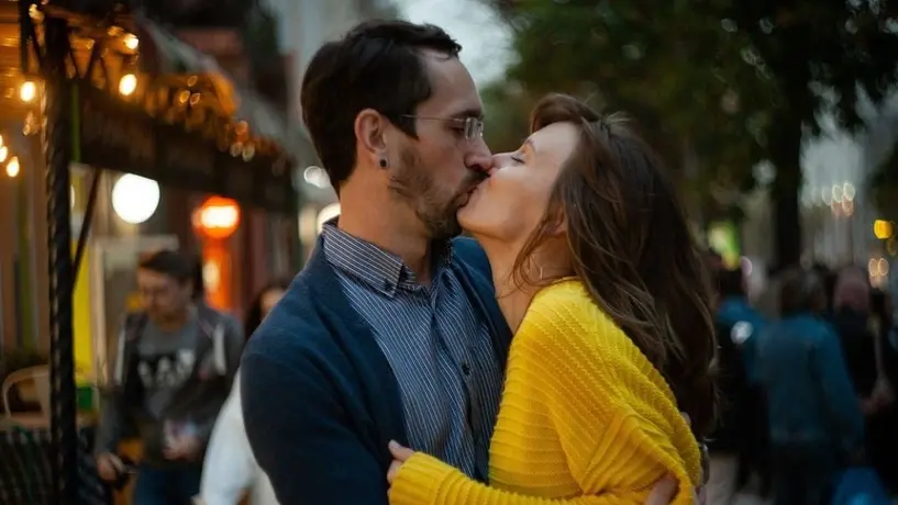 ¿Se puede bajar de peso con un beso? Te contamos cuántas calorías se queman besando