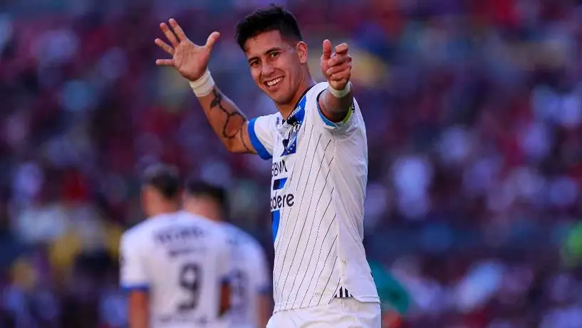 Maxi Meza anotó un golazo aprovechando lesión de un jugador de Atlas